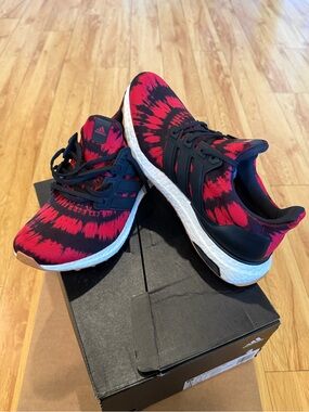 Adidas Mens 7 1/2 Red & Black Knit Running Shoes